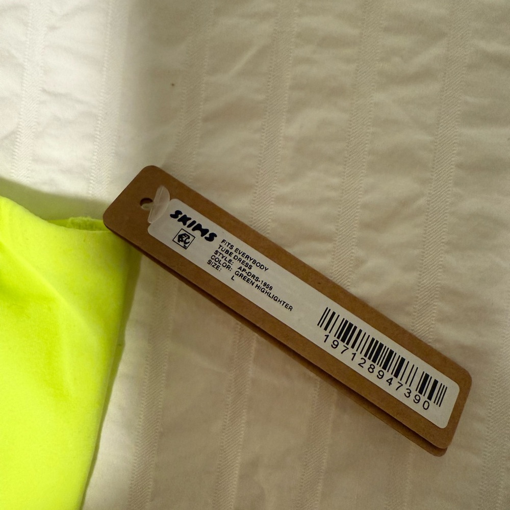 Skims fits everybody tube dress in green highlighter - Picture 4 of 6